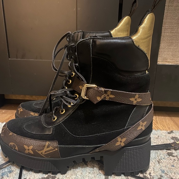 Louis Vuitton Shoes - Louis Vuitton Laureate Desert Boots-Size 8